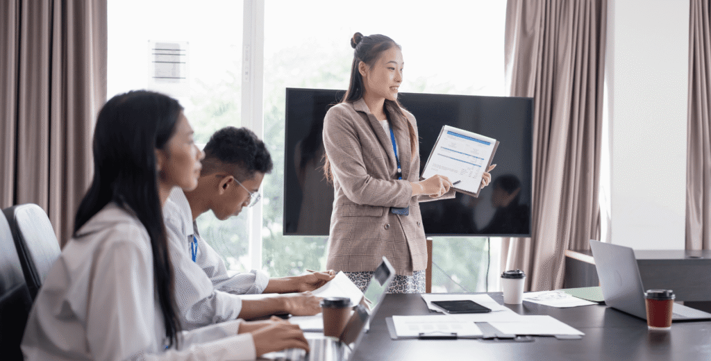 Communication Training: Building Leaders Who Communicate with Clarity and Impact 2 communication training